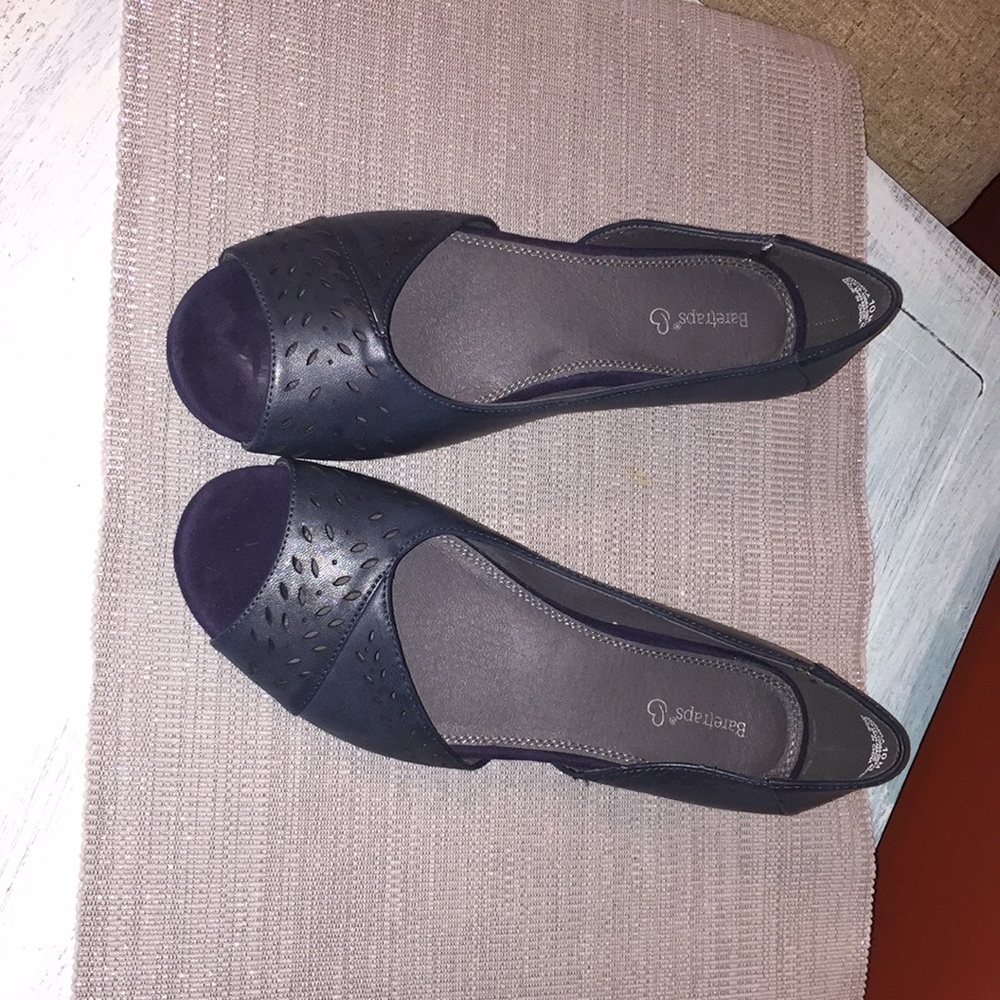 ‼️free shipping‼️Baretraps flat slip on‘s NWOT